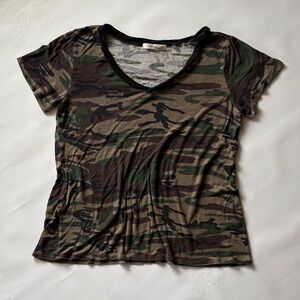 GAZE CAMOUFLAGED SHORT SLEEVE V NECK TOP